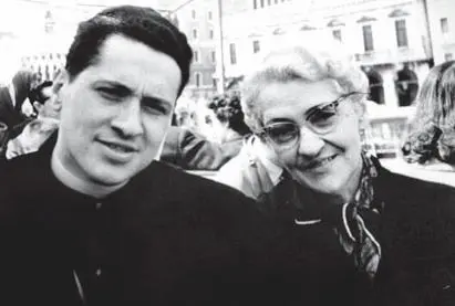 Camilo Torres Restrepo y su madre Isabel Restrepo Gaviria en Lovaina Foto: http://www.biografiasyvidas.com