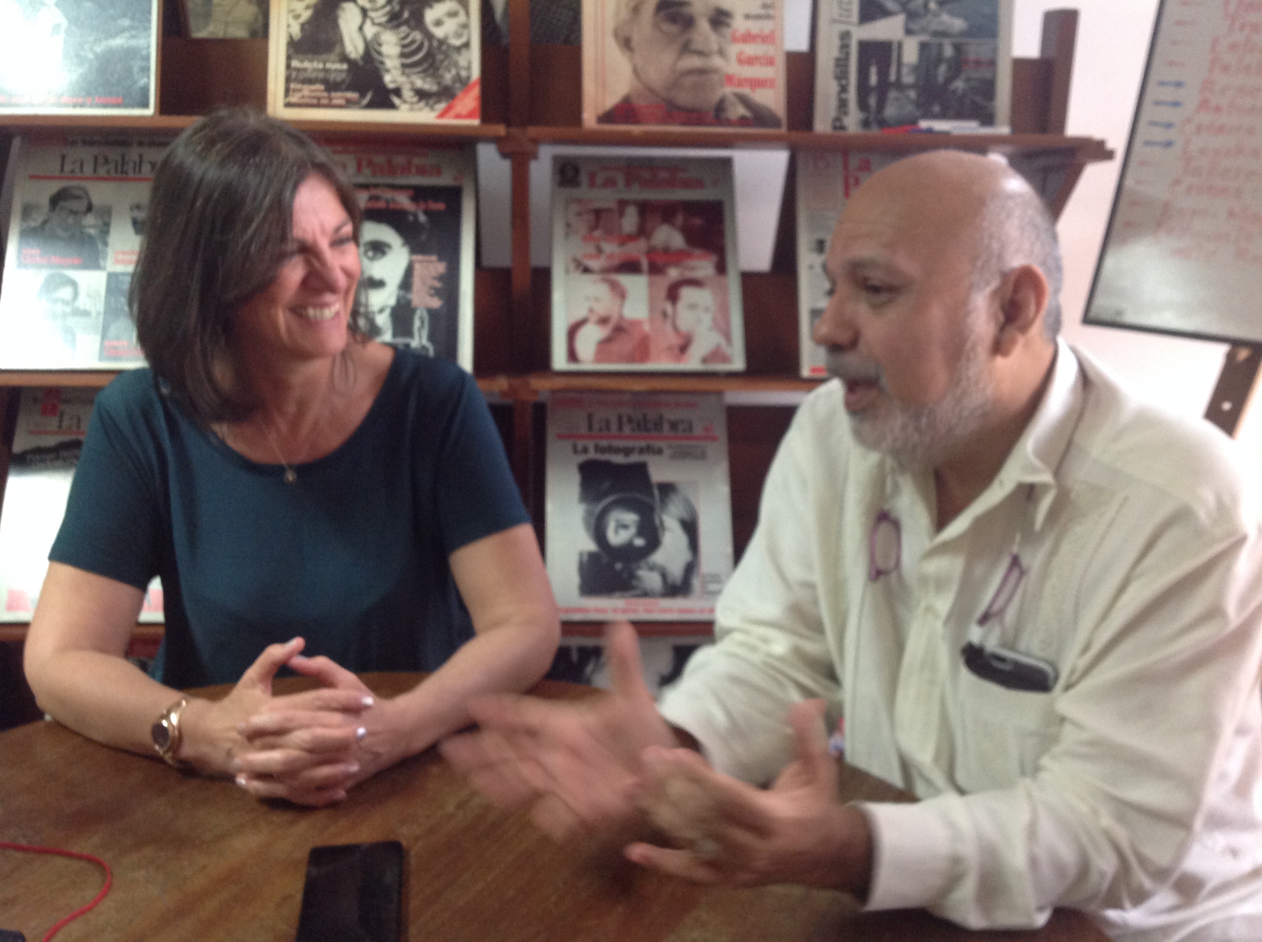 Gloria Toro y Darío Henao, director de La Palabra. Foto: Centro Virtual Isaacs.