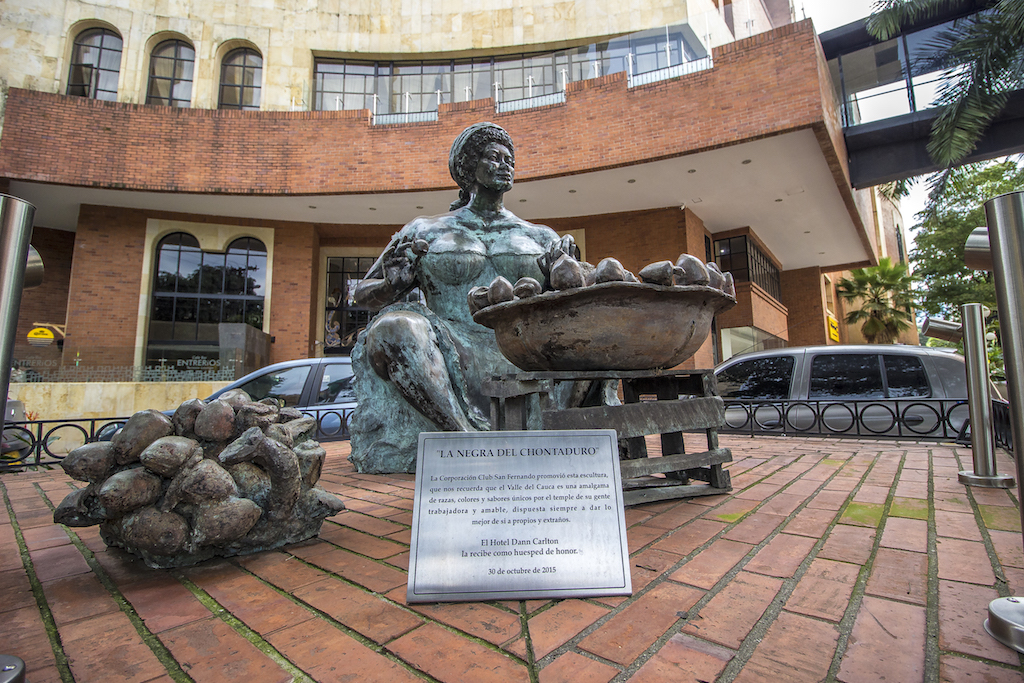 Escultura “La Negra del Chontaduro”, ubicada en el Hotel Dann Carlton, Cali. Foto: Óscar Hembert Moreno Leyva
