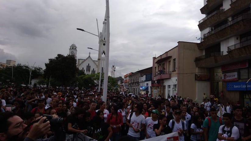 Estudiantes de la Universidad del Valle, Sede Tuluá, marchando en defensa de la educación superior pública. Tuluá, Valle del Cauca.
