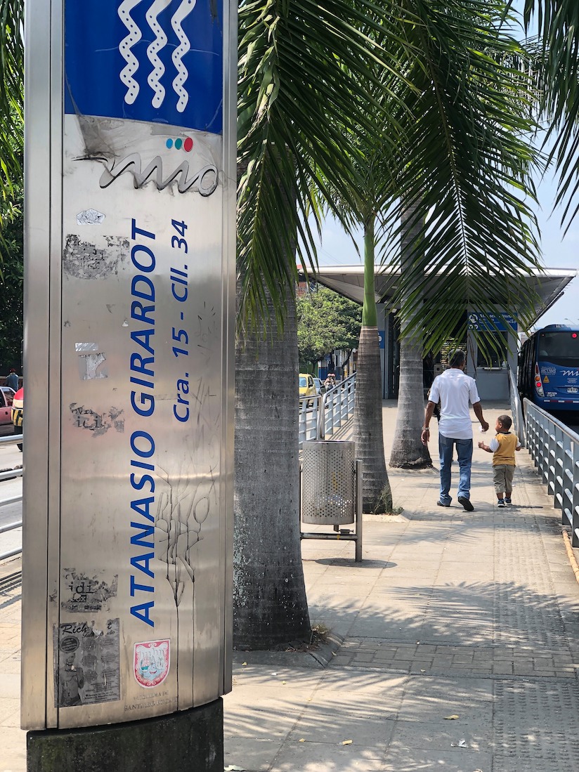 Estación del MIO del barrio Atanasio Girardot. Foto: Seb M Coronnel