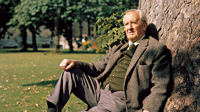 J.R.R Tolkien. Foto: https://bibliotecaviva.cl/lewis-y-tolkien-la-comparacion-odiosa/