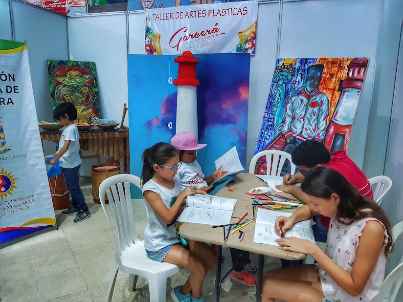 Momento creativo en el Taller de Artes Plasticas por Garcerá, en el Quilombo. Foto: Valeria Florez Restrepo