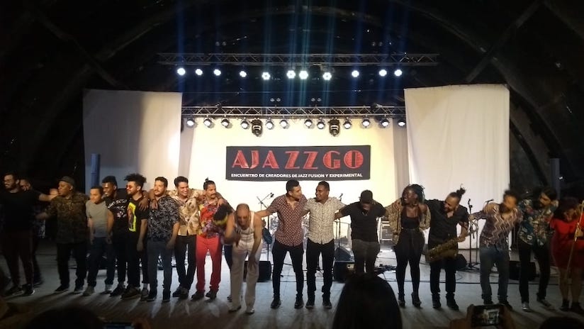 Integrantes de Sango Grove, Espiral 7 y La Mambanegra en el cierre del AJAZZGO. Foto: Jorge Medina.