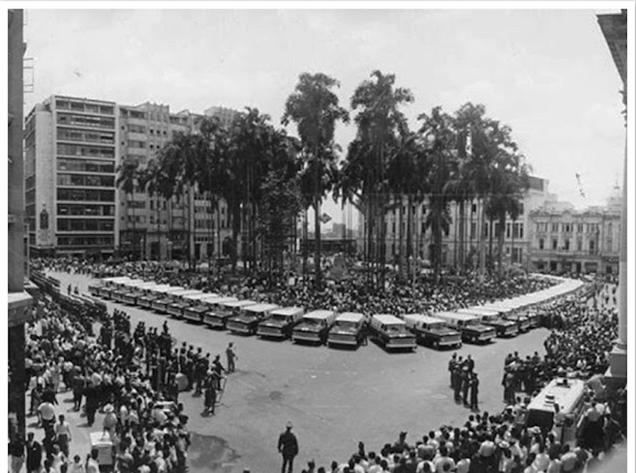 Plaza de Caicedo, Cali Viejo. Foto: http://caminandosobrelatierra.blogspot.com/2012/07/fotos-cali-viejo.html