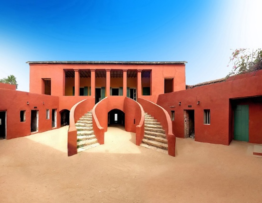 La Casa de los Esclavos (Slave House) de Gorée, lugar donde los esclavos eran escondidos y encerrados como ganado. Aquí a menudo languidecieron por semanas, esperando por el barco que los llevaría a las plantaciones y talleres de las Américas. Foto: https://www.sitesofconscience.org/es/membership/casa-de-los-esclavos-senegal/