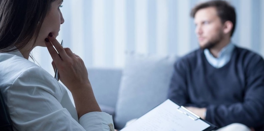 Las razones por las cuales se produce un suicidio pueden estar asociadas a patologías como la depresión, ansiedad, trastorno de límite de la personalidad, esquizofrenia, entre otras. Foto: https://www.metro.pr/pr/estilo-vida/2018/09/10/buscan-romper-estigma-relacionado-al-suicidio.html