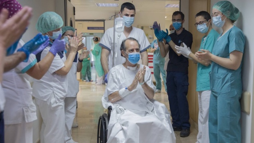 La creación de las políticas futuras de salud pública también debe partir de los hechos que protagoniza el personal de la salud en el marco de la presente emergencia sanitaria. Foto: https://elpais.com/economia/2020/05/07/actualidad/1588834632_329770.html