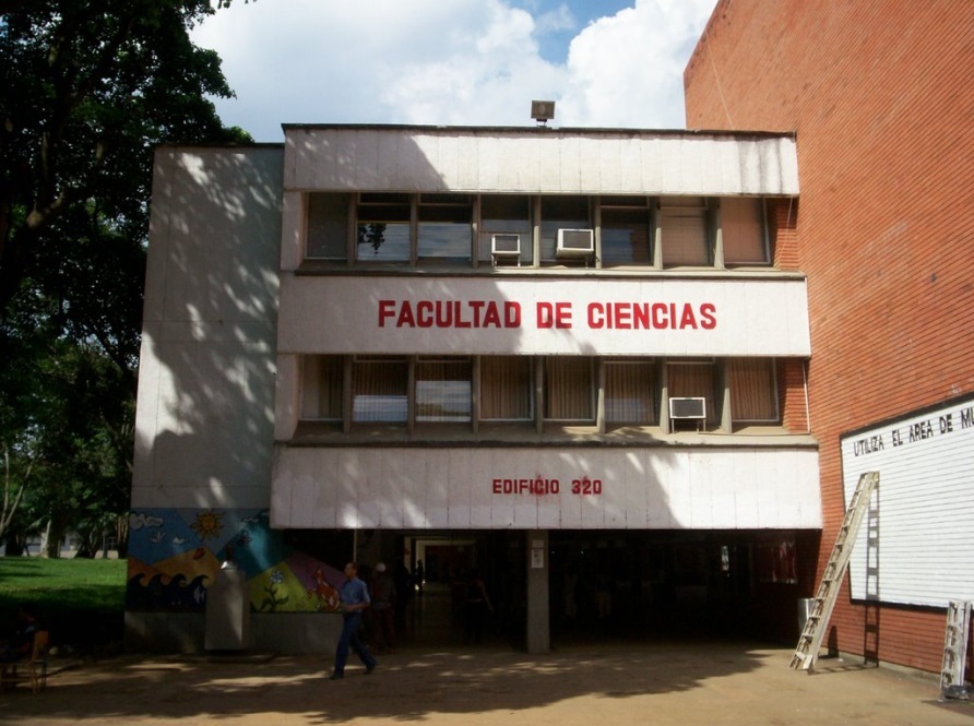 En este edificio Robert tenía ubicado su negocio de colitas antes de la pandemia. Facultad de Ciencias, edificio 320, Universidad del Valle campus Meléndez. Foto: https://mapio.net/pic/p-7058754/