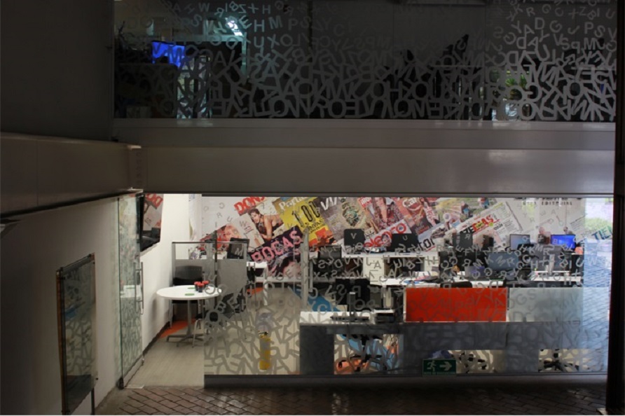 “El escritor de un diario debe vivir en casa de cristal”. Aula de la Escuela de Periodismo Multimedia de El Tiempo. Foto: Marino Canizales Palta.