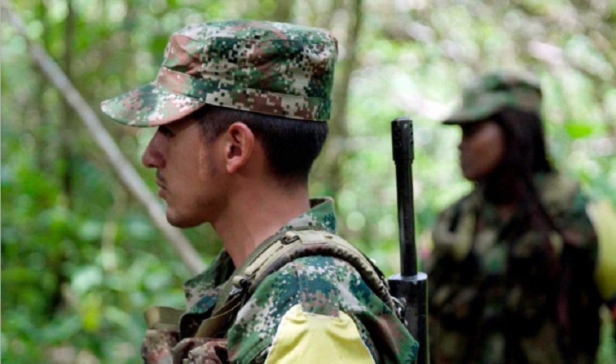 Freddy, uno de los personajes de la película, vive con su mamá y su hermana en el campo. El hermano hace 6 años ingresó a la guerrilla. Su mamá y su hermana son asesinadas por paramilitares; Freddy busca venganza. Foto: https://indyon.tv/home