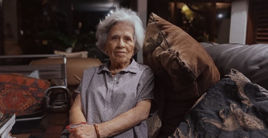 Arquitecta Elly Burckhardt, diseñadora del Bulevar del Río, en la sala de televisión de su casa. Foto: Yenniffer Cuenú Caicedo.