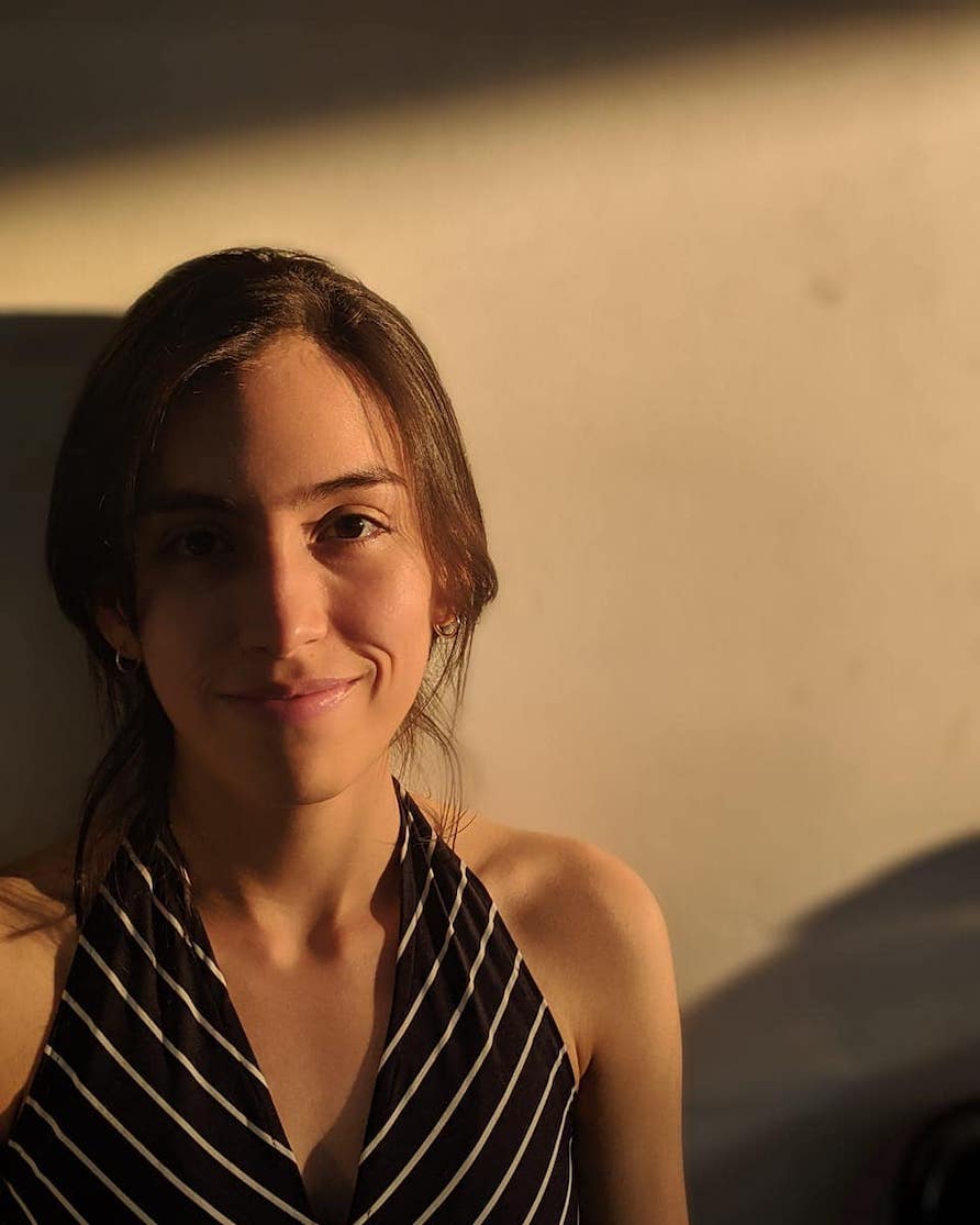 Dalia Velasco, escritora y directora de la obra La luz sobre nosotras. Foto: Cortesía Dalia Velasco.