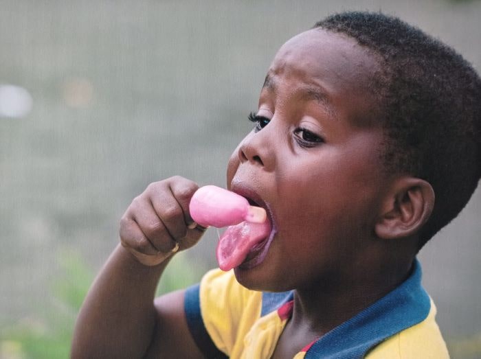 Muestra de la exposición fotográfica Soy Pazcífico, soy Petronio, Biblioteca Departamental Jorge Garcés Borrero.