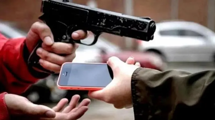 En Cali, el 69.8% de los encuestados destacó la seguridad como la preocupación primordial que debería ser atendida con urgencia, seguido por el estado y mantenimiento de vías con un 33.1% y el desempleo con el 18%. Foto: infobae.com