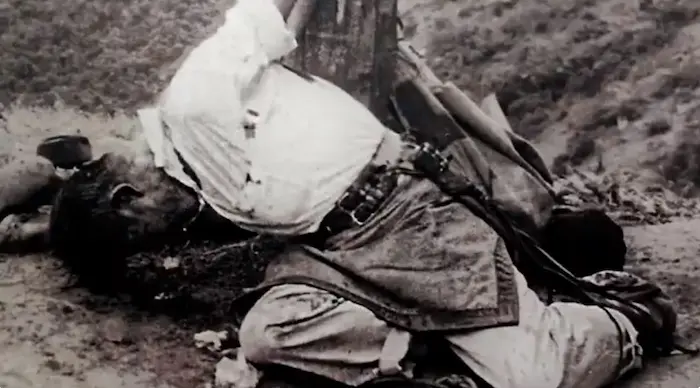 Una de las fotos de la exposición “Realismo Atroz”, exhibida en la Biblioteca Mario Carvajal de la Universidad del Valle. Foto: La Palabra. 