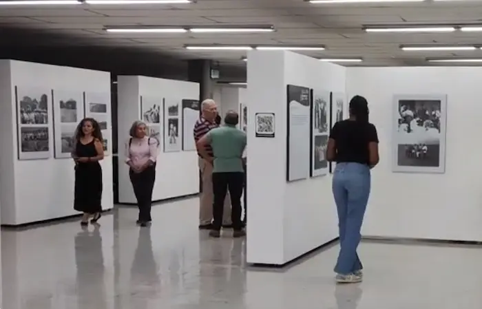 Exposición “Realismo Atroz”, exhibida en la Biblioteca Mario Carvajal de la Universidad del Valle. Foto: La Palabra. 