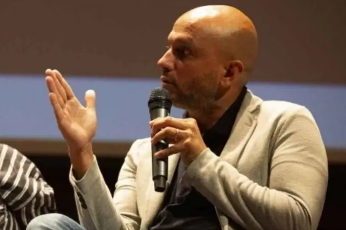 Carrión durante una de sus charlas en la Fundación Gabo, donde es profesor de periodismo cultural. Foto: Archivo Fundación Gabo. 