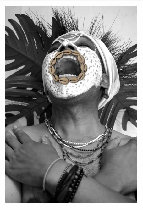 Javier Mojica Madera. Ofrenda a Oshosi, 2021, 200 x 133 cm. Fotografía Digital. Foto: Tomada del catálogo de la exposición. 