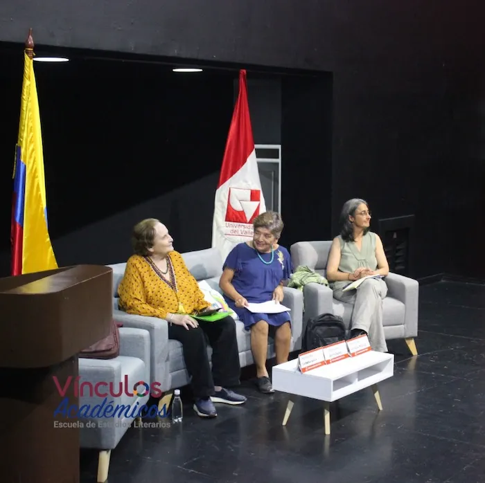 De izquierda a derecha: Carmiña Navia, Betty Osorio y Patricia Trujillo, ponentes en el Simposio Cruzando fronteras: a cien años de La Vorágine. Foto: Escuela de Estudios Literarios, Univalle. 