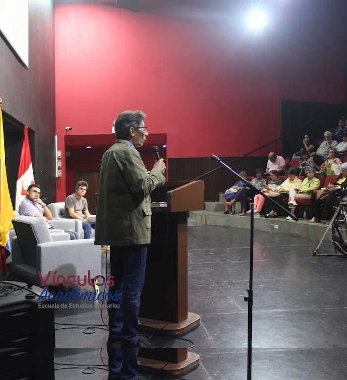 Fabio Gómez, profesor de Literatura de la Universidad del Valle y ponente en el Simposio Cruzando fronteras: a cien años de La Vorágine. Foto: Escuela de Estudios Literarios, Univalle. 