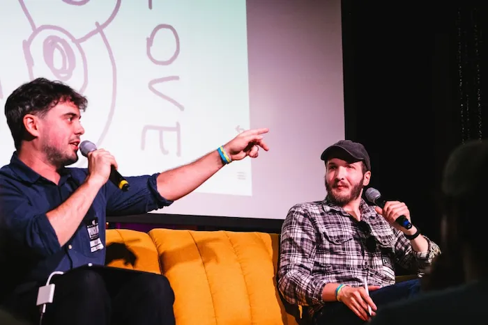 Zach Hadel y Michael Cusack, creadores de la serie Smiling Friends. Foto: wbd.com/