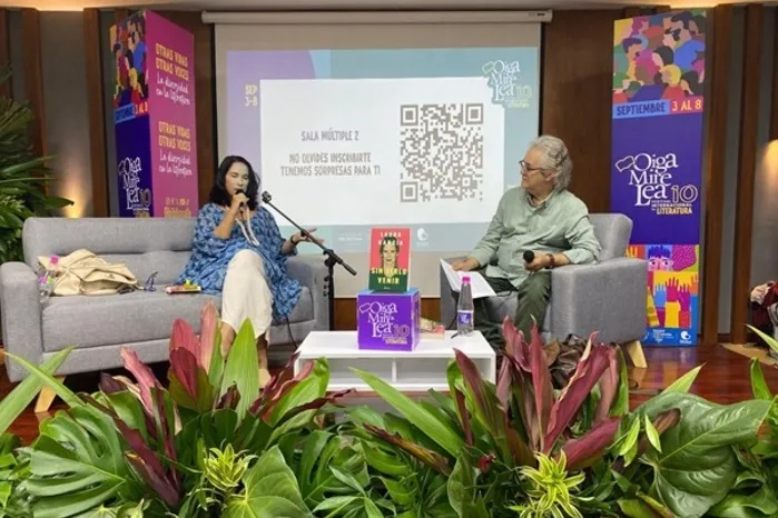 Presentación del libro Sin verlo venir, de Laura García, en el marco del Festival Internacional de Literatura Oiga Mire Lea. Presentación a cargo del escritor Edgard Collazos. Foto: Sofía Londoño Galeano.