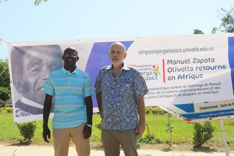 Darío Henao Restrepo, decano de la Facultad de Humanidades de la Universidad del Valle, con el profesor Mamadou Badiane, organizador del Simposio por la Universidad de Missouri.