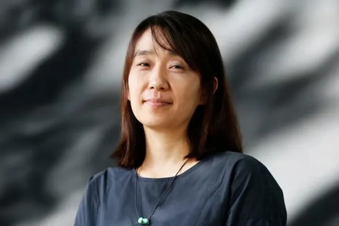 Han Kang, escritora surcoreana ganadora del premio Nobel de Literatura 2024. Foto: Murdo Macleod/The Guardian. 