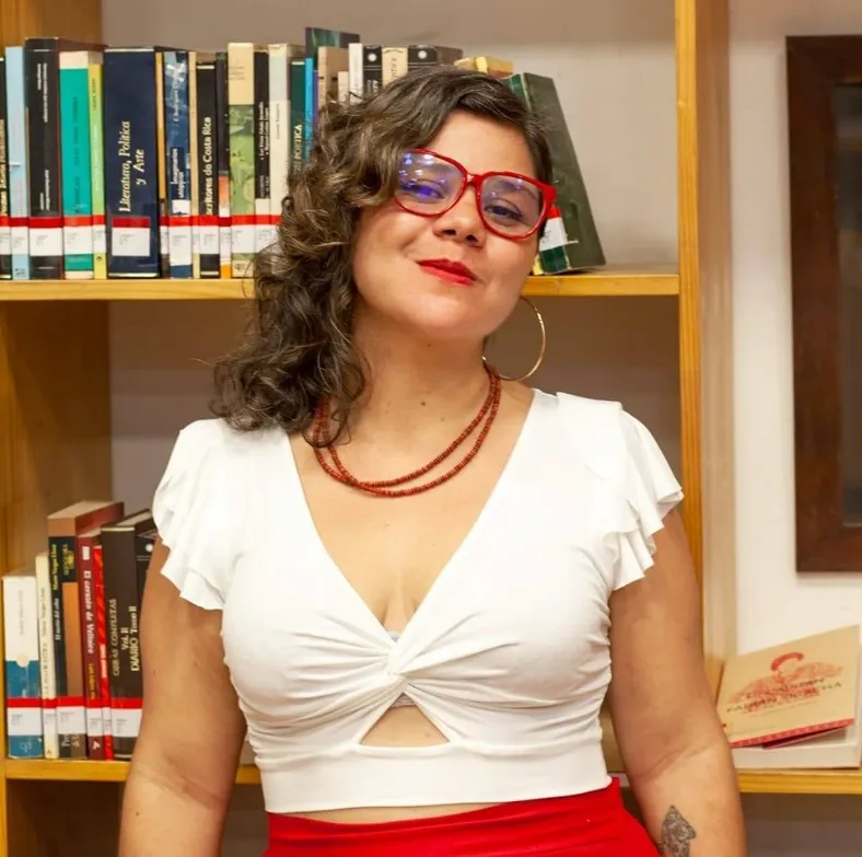 Jeny Alzate, escritora caleña. Foto: Tomada del Facebook de Malicia Enjundia.