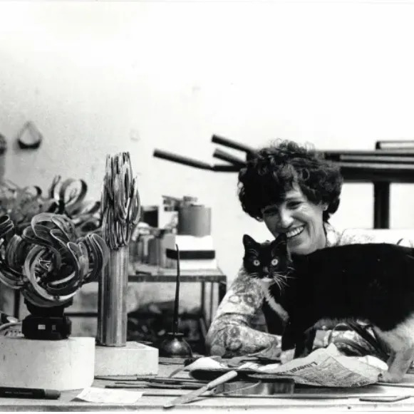 Feliza Bursztyn (1933 – 1982), artista y escultora colombiana. Foto: Tomada de galeriaelviramoreno.com