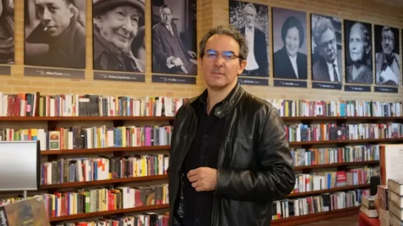 Juan Gabriel Vásquez (1973), escritor colombiano. Foto: Laura Morales. Tomada de forbes.co