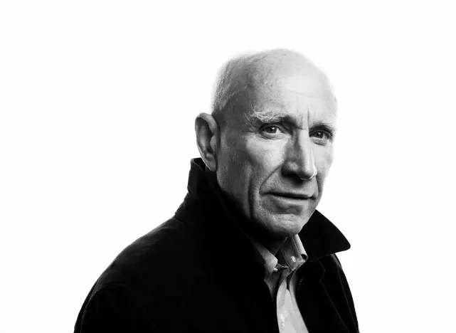 Sebastião Ribeiro Salgado Júnior (1944 – 2025), fotógrafo, periodista y economista brasileño. Foto: Kevin Scanlon. Tomada de nytimes.com 