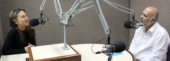 Nuria Amat, escritora catalana, y Darío Henao Restrepo, director del Centro Virtual Isaacs. Foto: Cortesía Centro Virtual Isaacs