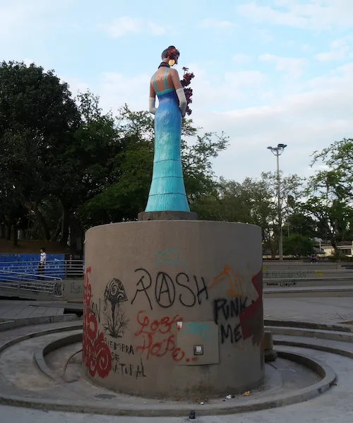 Monumento a Jovita Feijoo. Parque de los Estudiantes. Foto: territoriosciertosanamariagomez.blogspot.com.co