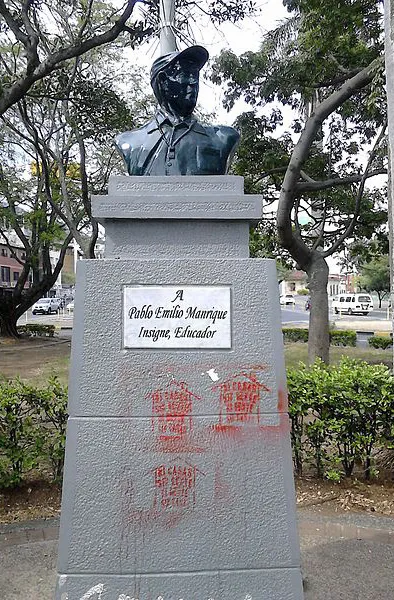 Busto del educador Pablo Emilio Manrique. Foto: commons.wikimedia.org