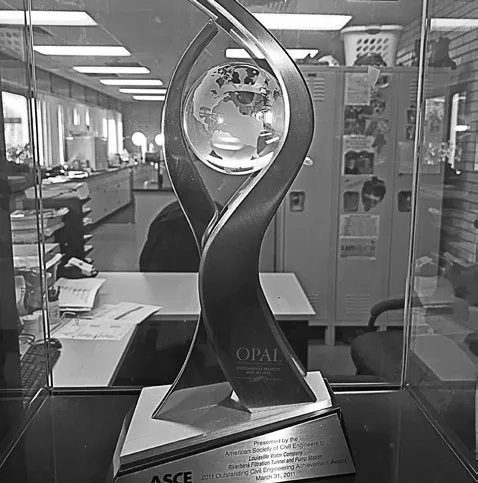 Premio Nacional de Ingeniería 2011 otorgado a los ingenieros de la Louisville Water Company. Foto: Instituto CINARA, Universidad del Valle
