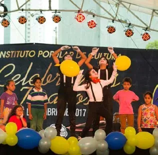 Celebración de los 70 años del Instituto de Cultura Popular, IPC. Muestra de teatro. Foto: Jorge Idarraga. Tomada de: https://www.facebook.com/pg/InstitutoPopulardeCultura/ photos