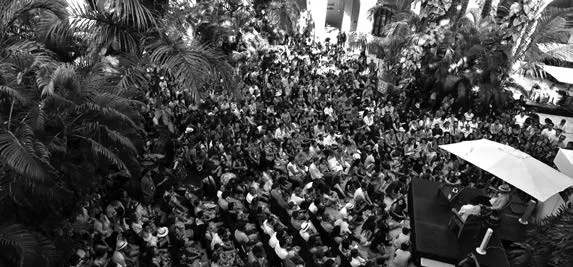 Tributo a la carrera artística de Owen Wilson en el patio central de la AECID. Foto: Ana Lorena Tulcán