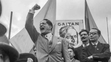 Jorge Eliécer Gaitán en un acto público. Foto que pasó a la historia como la imagen icónica del caudillo liberal. Foto: https://elpais.com