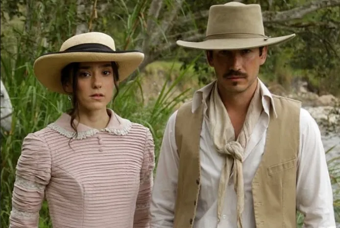 Viviana Serna interpreta a Alicia y Juan Pablo Urrego interpreta a Arturo Cova en la serie colombiana La vorágine. Foto: HBO Max.