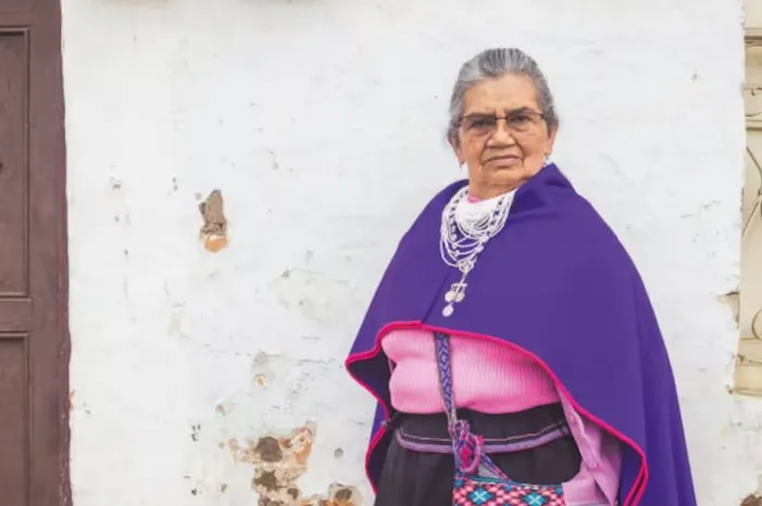 Bárbara Muelas, traductora, lingüista, investigadora y profesora perteneciente a la comunidad indígena Misak. Foto: DEJUSTICIA.