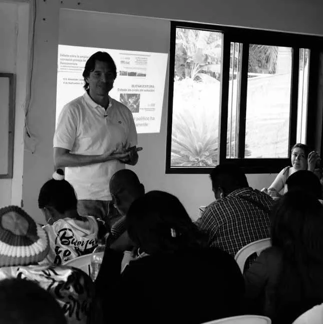 Reunión de trabajo Comité de Paro de Buenaventura. Alberto Bejarano Schiess. - Foto: Oscar Hembert Moreno Leyva