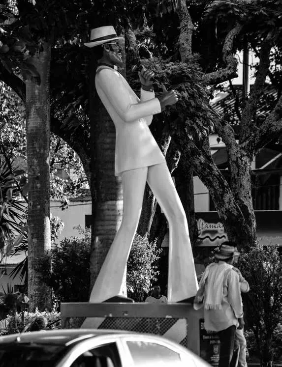 El Vecino Edulfamid, el Piper, el guardián del Barrio.