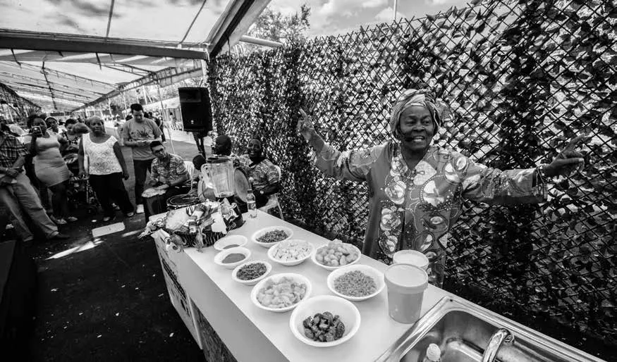 Clase de cocina en vivo dictada por Maura Caldas. Festival Petronio Álvarez. Plato: Pataquemada - Foto: Oscar Hembert Moreno Leyva.