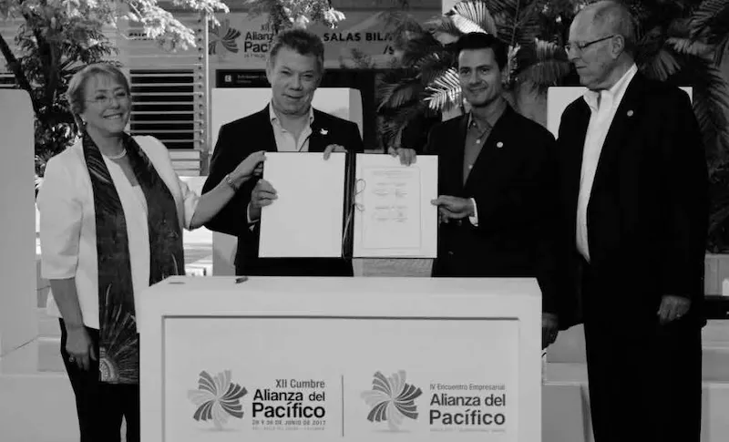 De izquierda a derecha: Los Presidentes de la República de Chile, Michelle Bachelet Jeria; de la República de Colombia, Juan Manuel Santos Calderón; de los Estados Unidos Mexicanos, Enrique Peña Nieto; y de la República del Perú, Pedro Pablo Kuczynski Godard. Cali, 30 de junio de 2017. XII Cumbre de la Alianza del Pacífico. - Foto: alianzapacifico.net
