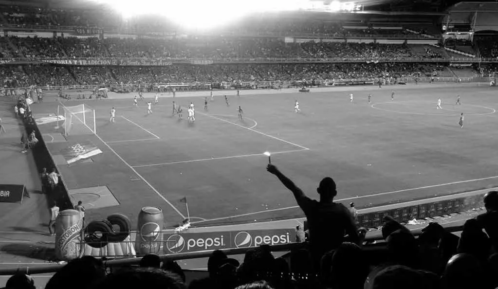Fiesta roja en la tribuna Oriental - Foto: Julio César Pino Agudelo.