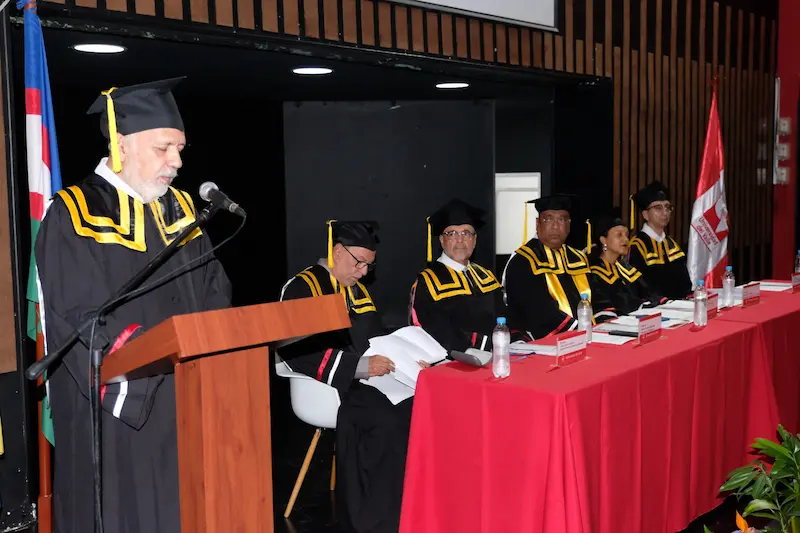 Ceremonia solemne del Doctorado Honoris Causa en Literatura otorgado al escritor Julio César Londoño por la Universidad del Valle.
