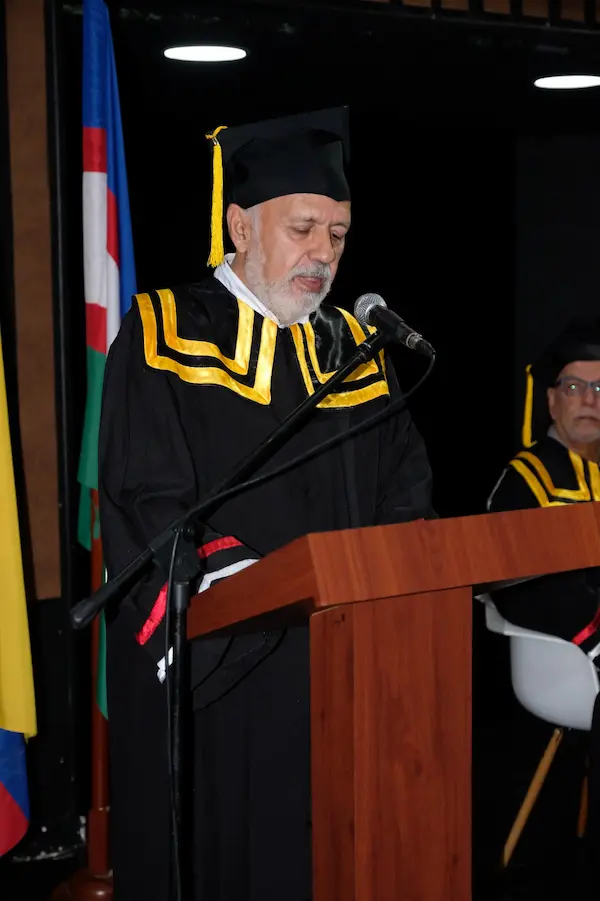 Darío Henao Restrepo, director de la Escuela de Estudios Literarios de la Universidad del Valle, pronunciando su discurso.