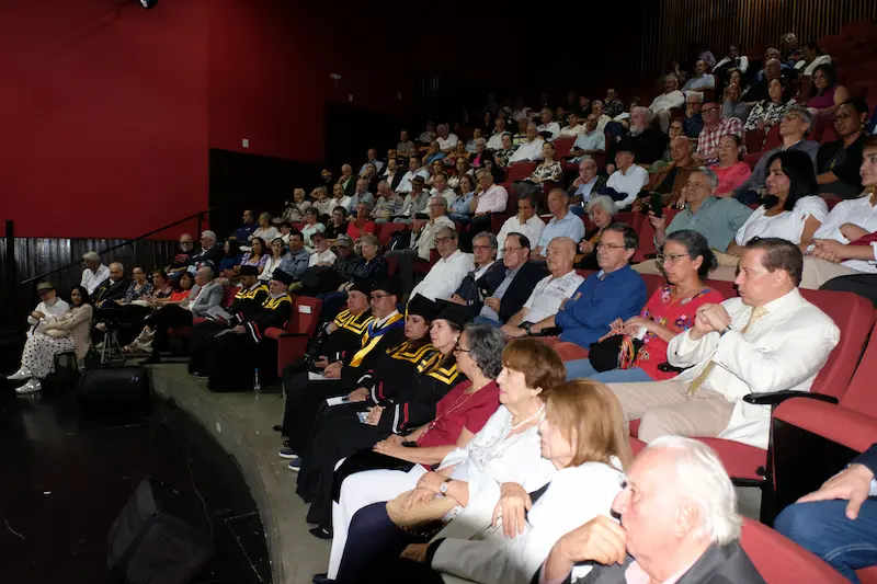 Público asistente a la ceremonia en la Biblioteca Departamental Jorge Garcés Borrero.